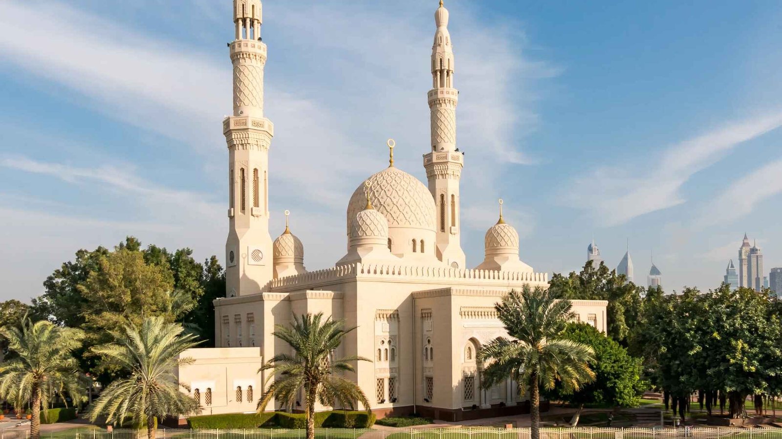 Umroh Plus Dubai: Beribadah Sambil Menelusuri Masjid Ikonik