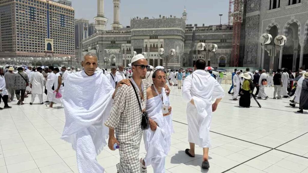 Simak, Cara Pilih PIHK Resmi Agar Tak Terjebak Travel Haji Bodong Tip Aman Mendaftar dan Dapatkan Fasilitas Haji Furoda yang Premium Apa Saja Sih Perbedaan Haji dan Umroh dalam Perspektif Fiqih?