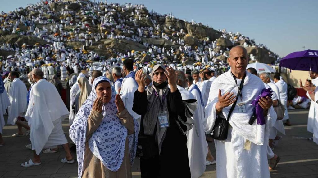 Sedang Cari Biaya Umroh Termurah? Cek Jadwal Promo dan Diskonnya Cara Menghitung Biaya Umroh Untuk Keluarga agar Tidak Tembus Budget