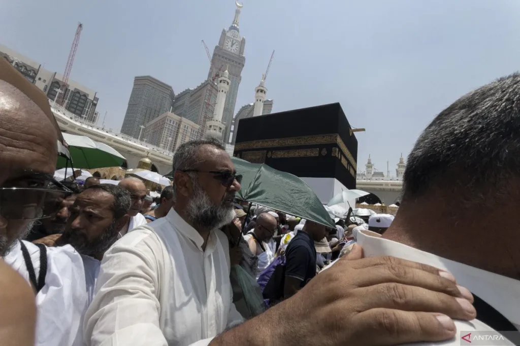 Sudah Pensiun, Waktunya Haji Khusus Tanpa Antri Bertahun-Tahun!