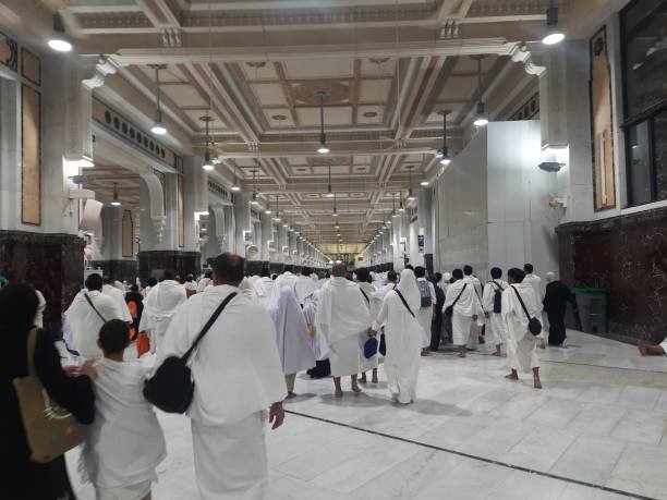 Umroh Sembilan Hari, Perlu Bawa Ihram Berapa? Ini Cara Mengaturnya